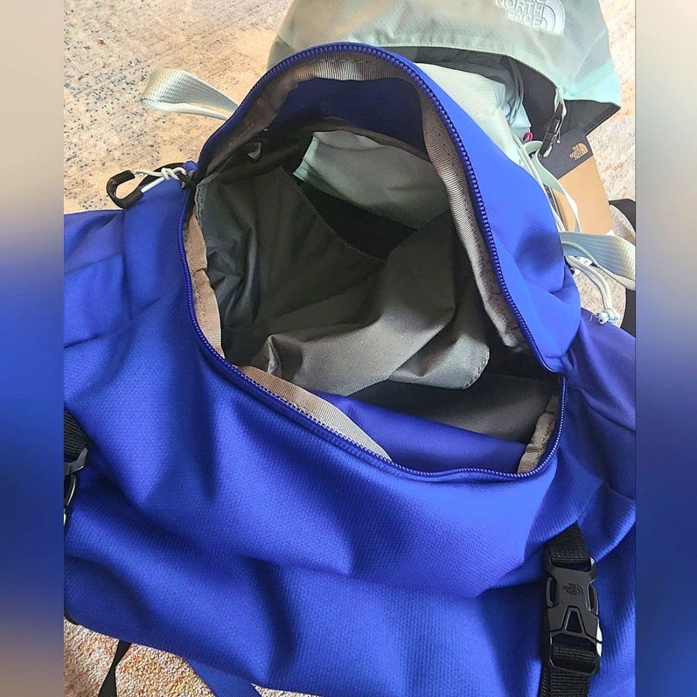 The North Face Youth Terra 55 Hiking Backack - NWT - Picture 7 of 16